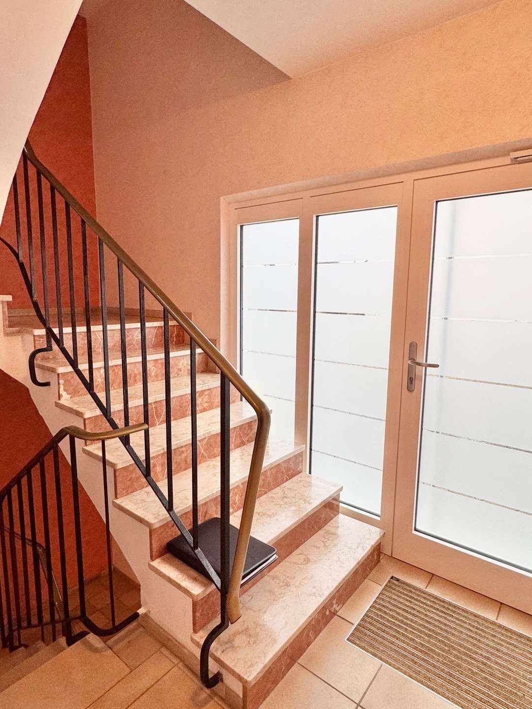 SEHR GEPFLEGT, Stellplatz oder Garage m&ouml;glich, ruhige Lage
